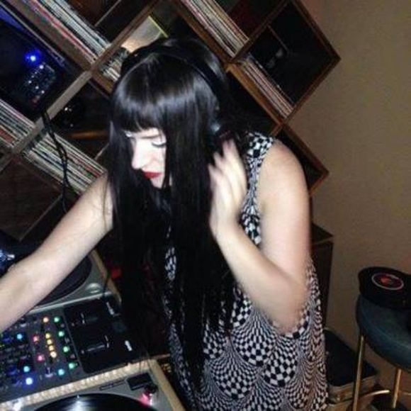 Meet your Posher, Lisa - Picture 2 of 8